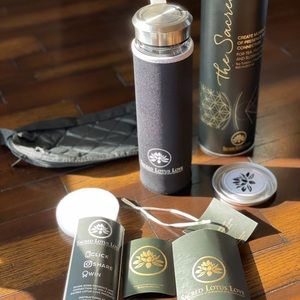 Sacred Lotus Love Glass Tea Infuser Bottle, 14 Fluid Ounces. New With Tags